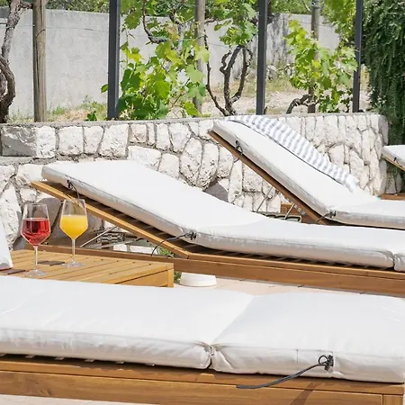 krevet i doručak Maestral Arba 4*