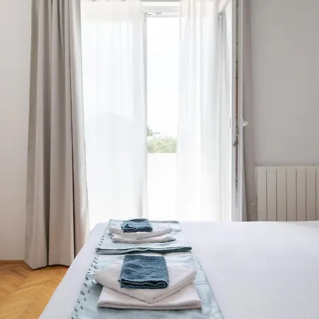 krevet i doručak Maestral Arba 4*