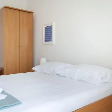 Bed & Breakfast Maestral Arba 3*